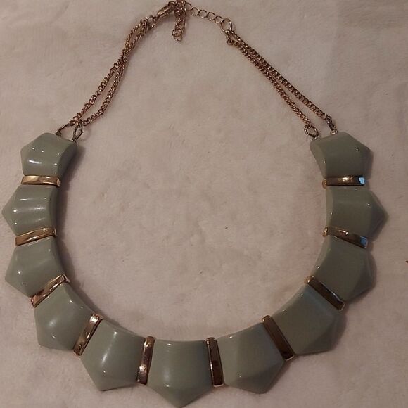 4 Various Necklaces - Picture 10 of 11